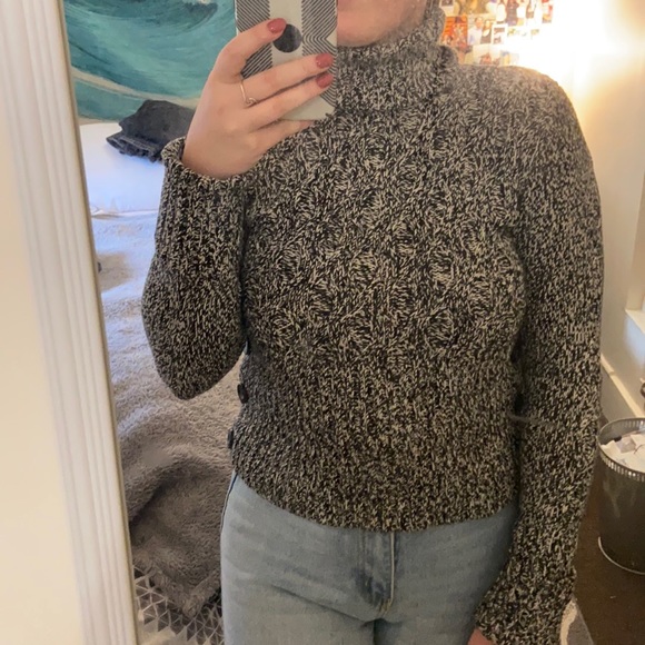 Black and white knit turtleneck sweater - Picture 2 of 4